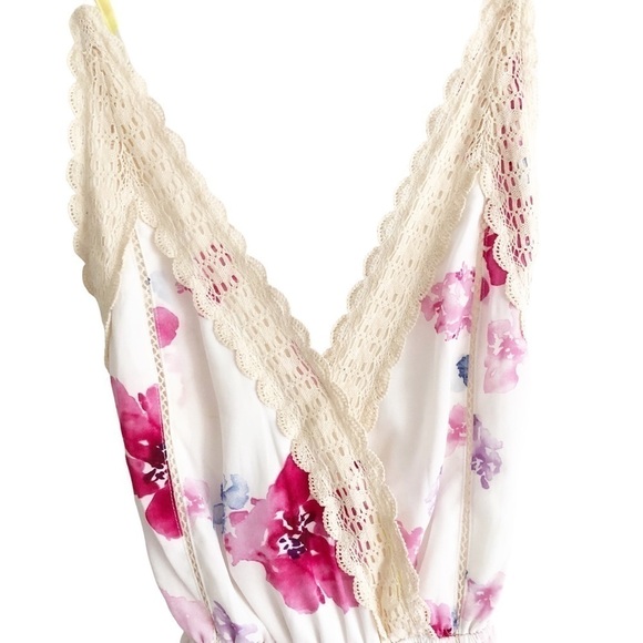 Tea & Cup Los Angeles Floral Backless Romper Medium - Picture 4 of 13